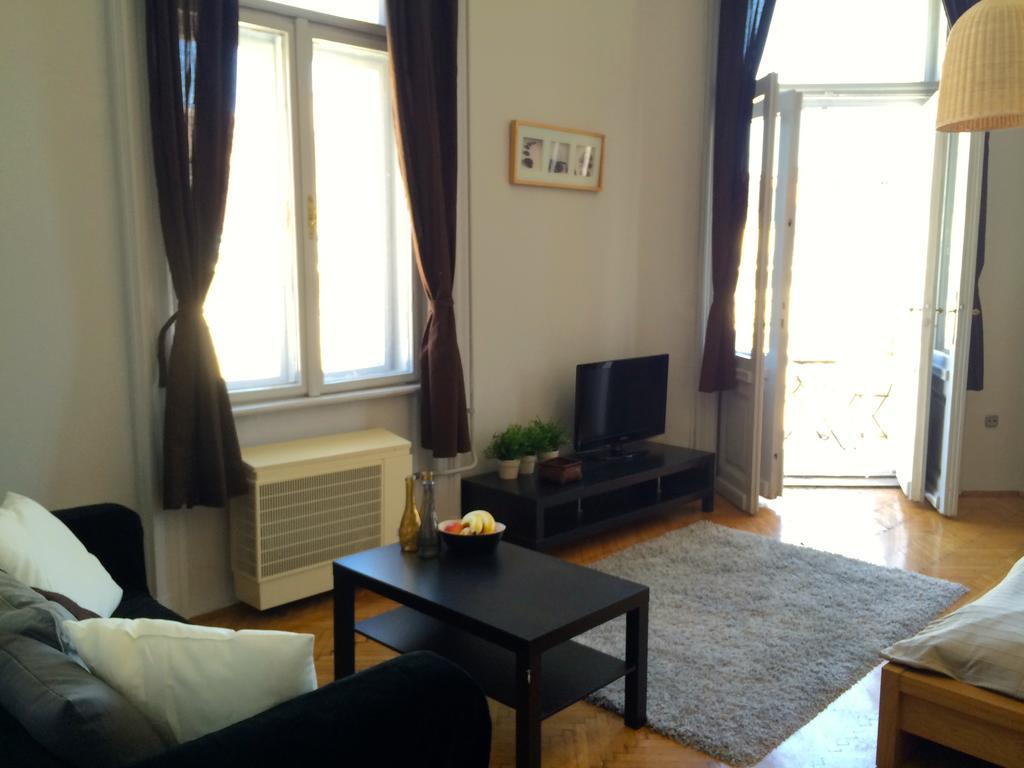 Budget Apartment By Hi5 - Oktober 6 Str 4 Boedapest Buitenkant foto
