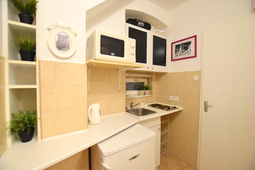 Budget Apartment By Hi5 - Oktober 6 Str 4 Boedapest Buitenkant foto