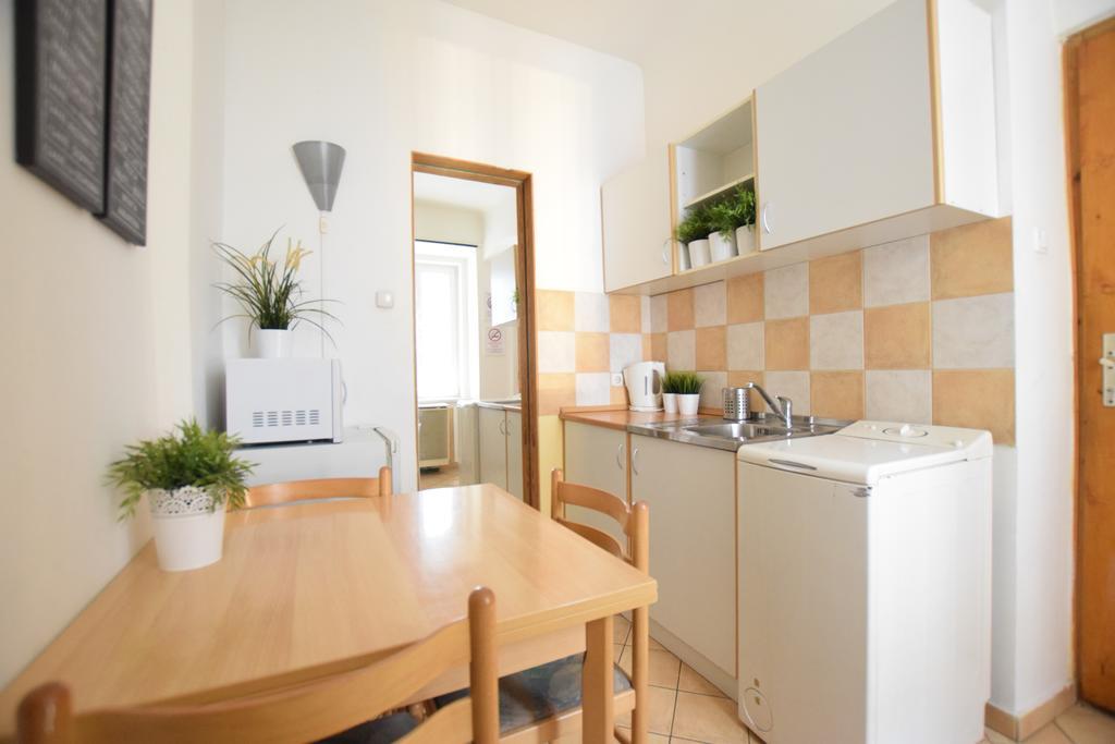 Budget Apartment By Hi5 - Oktober 6 Str 4 Boedapest Buitenkant foto