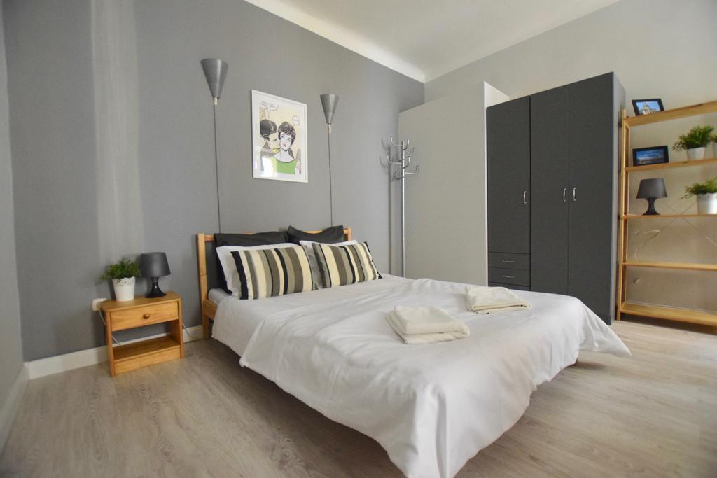 Budget Apartment By Hi5 - Oktober 6 Str 4 Boedapest Buitenkant foto